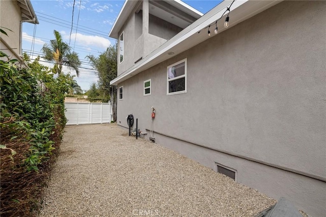 724 San Miguel Ave, Venice, CA 90291 - view of side of home with stucco siding and fence