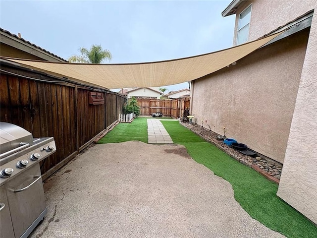 39557 Warbler Dr, Temecula, CA 92591 - fenced backyard with a patio area