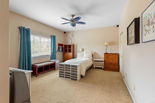 bedroom featuring ceiling fan and carpet
