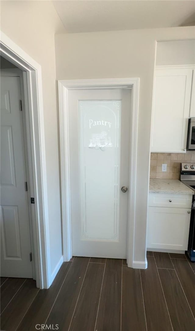17995 Seaforth St, Hesperia, CA 92345 - entryway featuring dark wood-style floors and baseboards