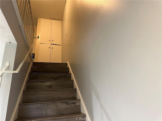 25260 Avenida Dorena, Newhall, CA 91321 - stairway with baseboards