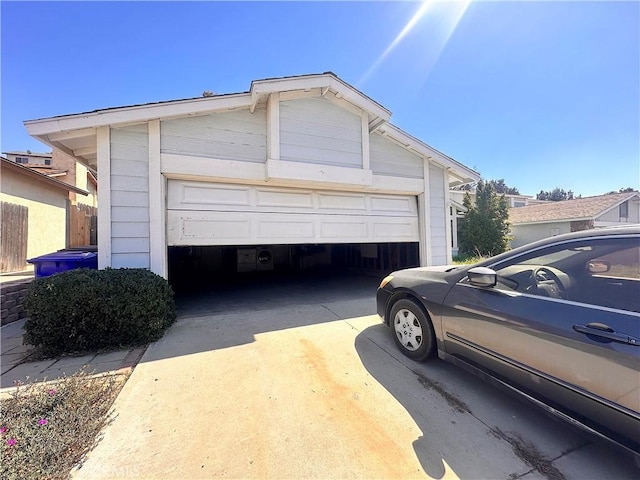 14585 Long View Dr, Fontana, CA 92337 - view of garage