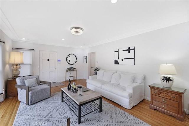 living room with light wood-style floors, recessed lighting, baseboards, and ornamental molding