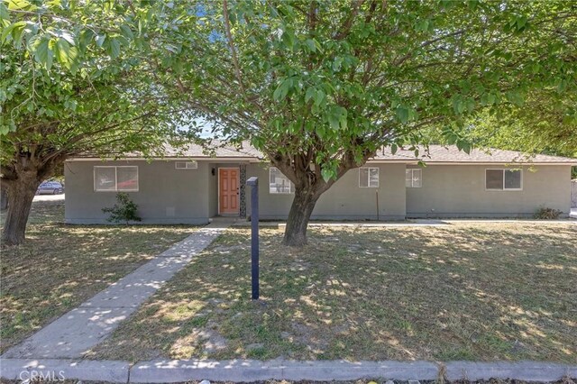 465 W Woods Ave, Tipton, CA 93272 - single story home with stucco siding