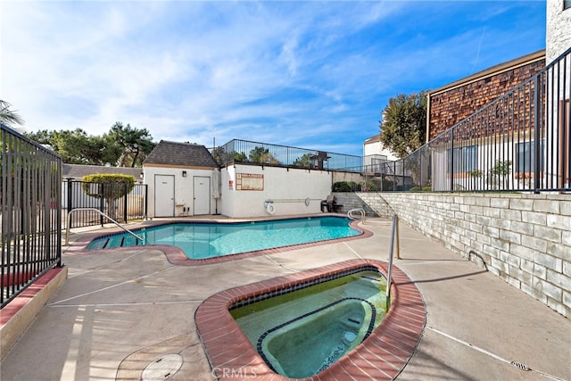 950 W Lambert Rd Unit 9, La Habra, CA 90631 - pool with fence, a community hot tub, and a patio area