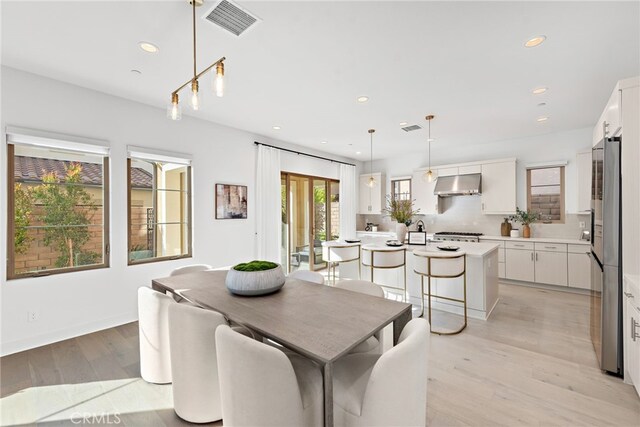 215 Sutters Ml, Irvine, CA 92602 - dining area featuring light wood-style floors, recessed lighting, and visible vents