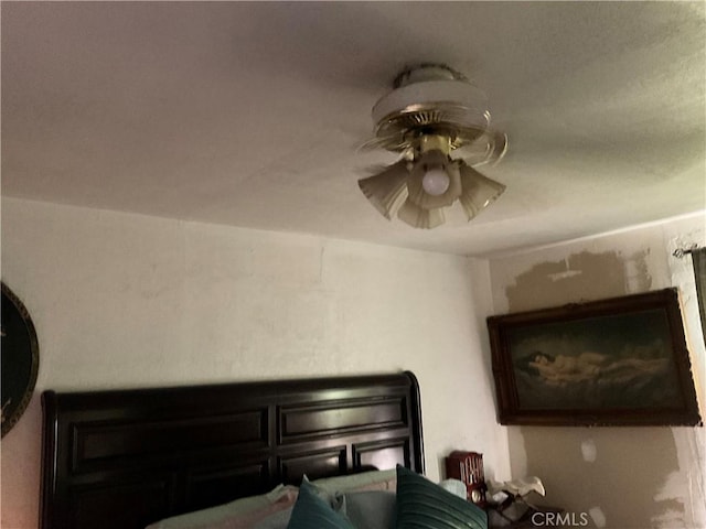 30500 Rd 72 # A, Visalia, CA 93291 - room details featuring a ceiling fan