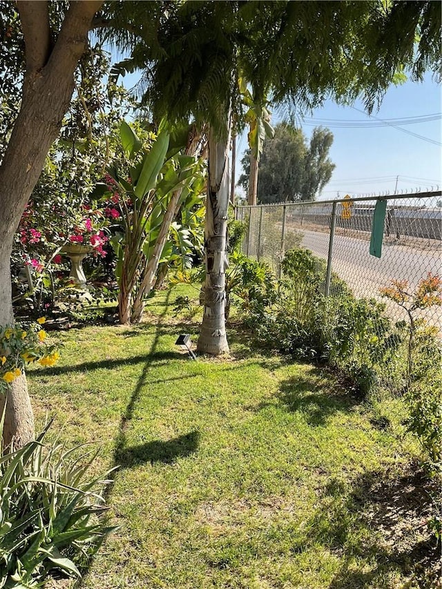 30500 Rd 72 # A, Visalia, CA 93291 - view of yard with fence