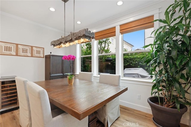 dining area with recessed lighting, baseboards, ornamental molding, and light wood finished floors