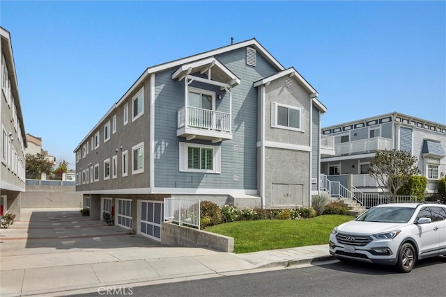 view of front of property with a balcony and stucco siding