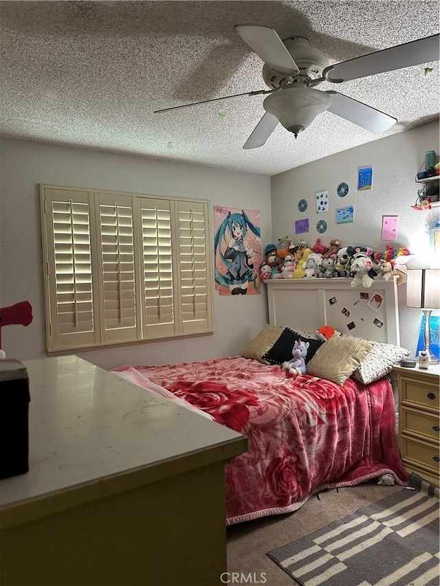 bedroom with carpet flooring, a textured ceiling, and ceiling fan