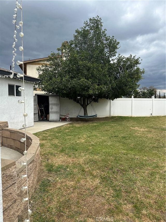 view of yard featuring fence