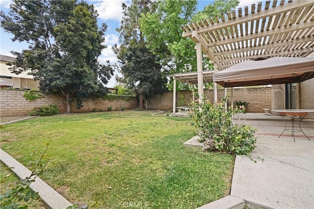view of yard with a pergola, a fenced backyard, and a patio area