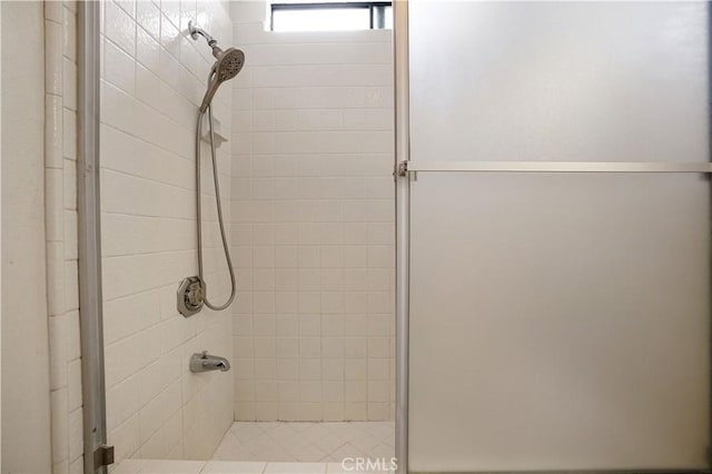 full bathroom featuring a stall shower