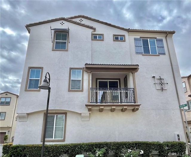 exterior space featuring stucco siding and a balcony
