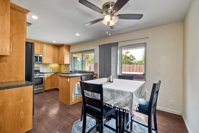 dining area with ceiling fan, recessed lighting, baseboards, visible vents, and dark wood-style floors