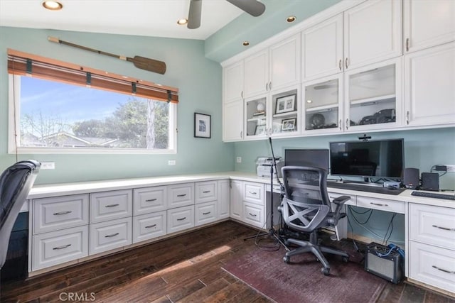 office area with ceiling fan, dark wood-style flooring, vaulted ceiling, built in study area, and recessed lighting