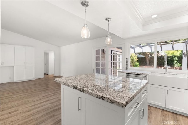 22122 Cape May Ln, Huntington Beach, CA 92646 - kitchen featuring a sink, a raised ceiling, light wood finished floors, white cabinetry, and a kitchen island