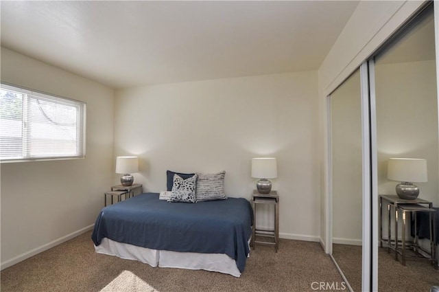 bedroom featuring carpet flooring, baseboards, and a closet