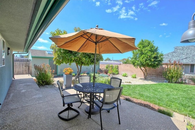 view of patio / terrace featuring a fenced backyard and outdoor dining space