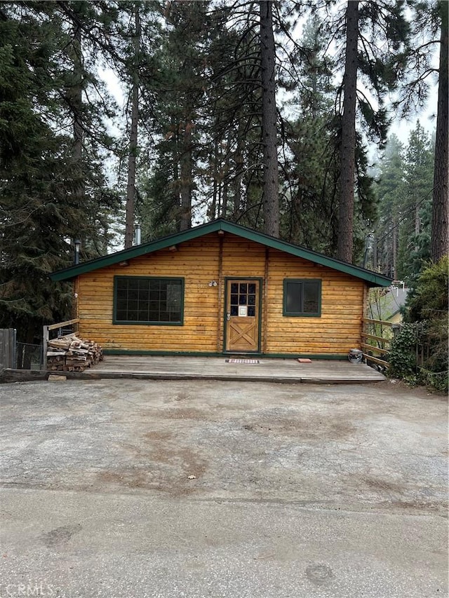 view of outdoor structure featuring driveway