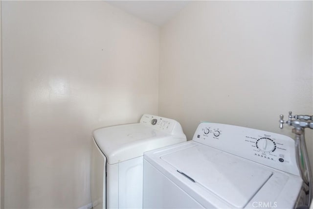laundry room with washing machine and dryer