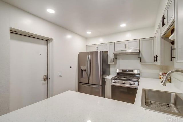kitchen featuring gray cabinets, a sink, under cabinet range hood, stainless steel appliances, and recessed lighting