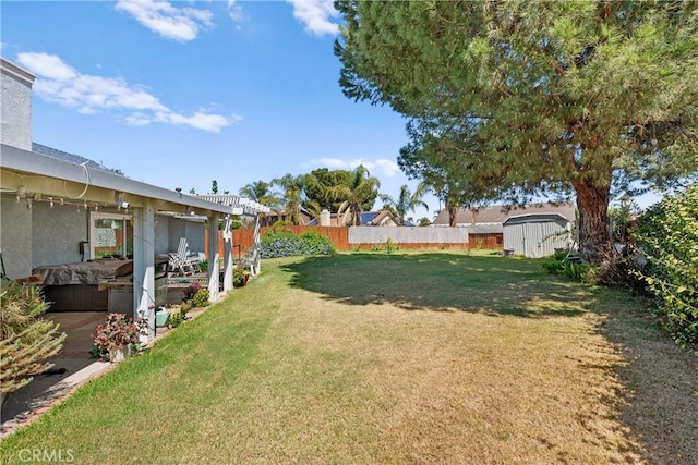 view of yard with a hot tub