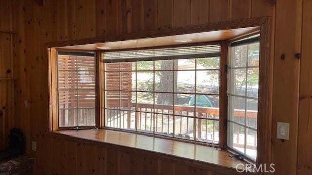 33411 Weeping Willow Dr, Green Valley Lake, CA 92341 - detailed view of wooden walls