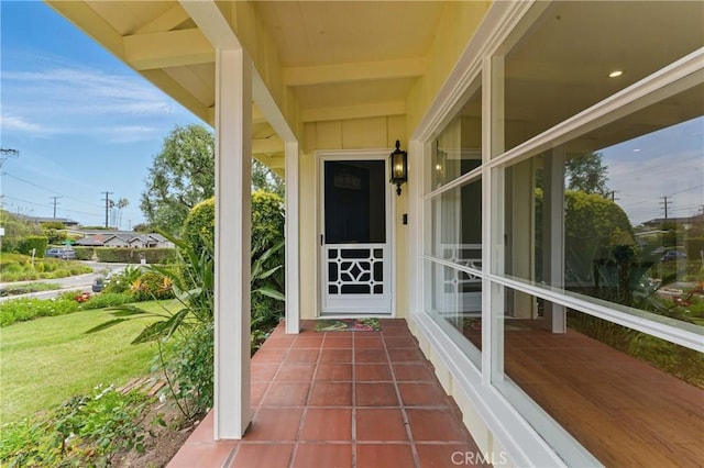 544 Calle Mayor, Redondo Beach, CA 90277 - property entrance with a yard and board and batten siding
