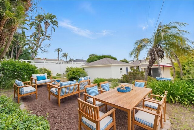 544 Calle Mayor, Redondo Beach, CA 90277 - view of patio featuring an outdoor hangout area