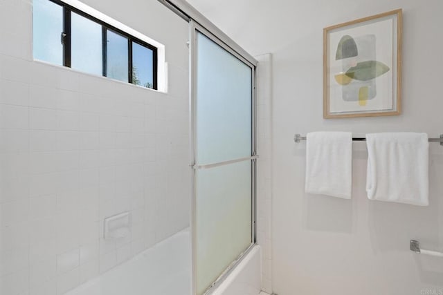 full bathroom with enclosed tub / shower combo