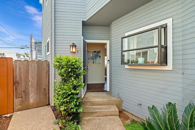 entrance to property with fence