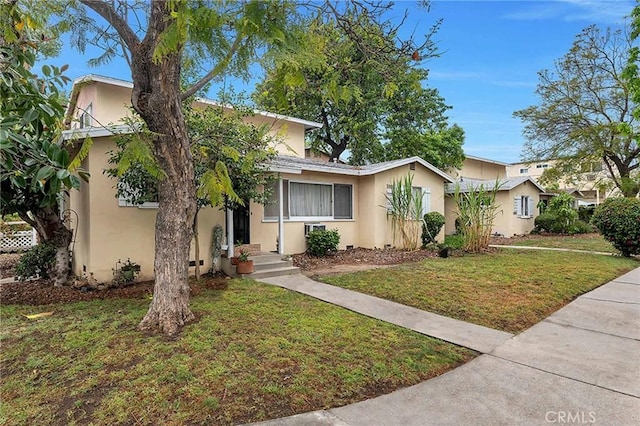 view of front facade featuring a front lawn and stucco siding