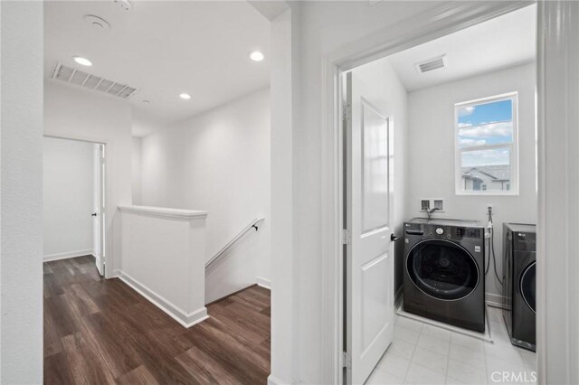 3860 S Oasis Paseo Unit 7, Ontario, CA 91761 - laundry room with laundry area, baseboards, wood finished floors, visible vents, and washing machine and dryer