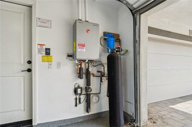 3860 S Oasis Paseo Unit 7, Ontario, CA 91761 - utility room with water heater