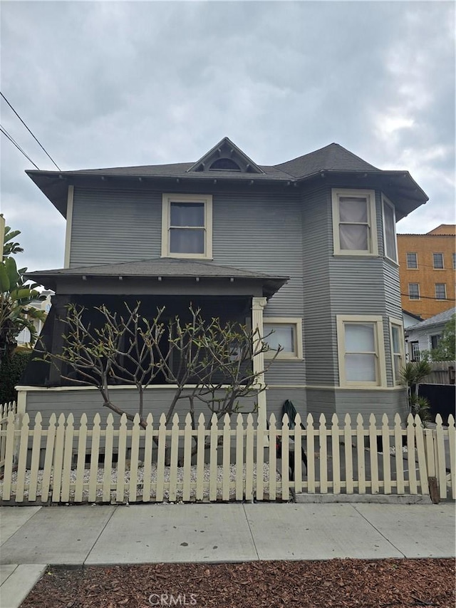 624 Cedar Ave, Long Beach, CA 90802 - view of front of property featuring a fenced front yard