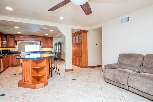 2136 Forbes Ave, Claremont, CA 91711 - kitchen featuring visible vents, a ceiling fan, a breakfast bar area, and dark countertops