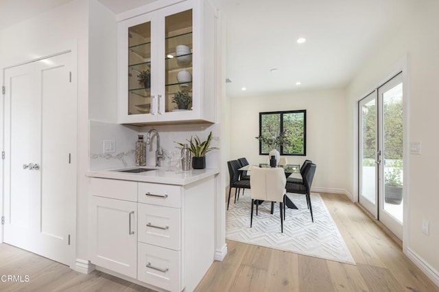 313 N Sunnyside Ave, Sierra Madre, CA 91024 - dining space with light wood-style floors, baseboards, and recessed lighting