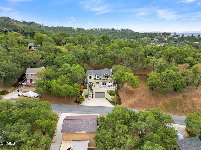 birds eye view of property featuring a forest view