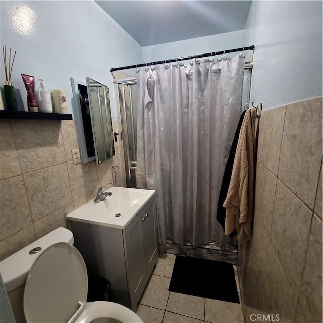 bathroom featuring tile walls, tile patterned flooring, curtained shower, vanity, and toilet