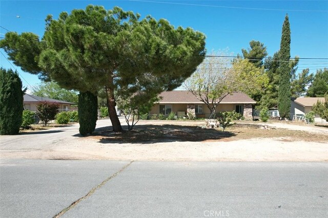 7486 Earhart Ave, Hesperia, CA 92345 - view of single story home