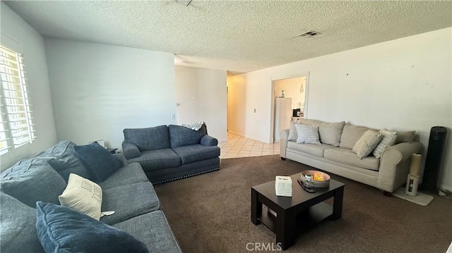living room featuring carpet floors, plenty of natural light, and a textured ceiling