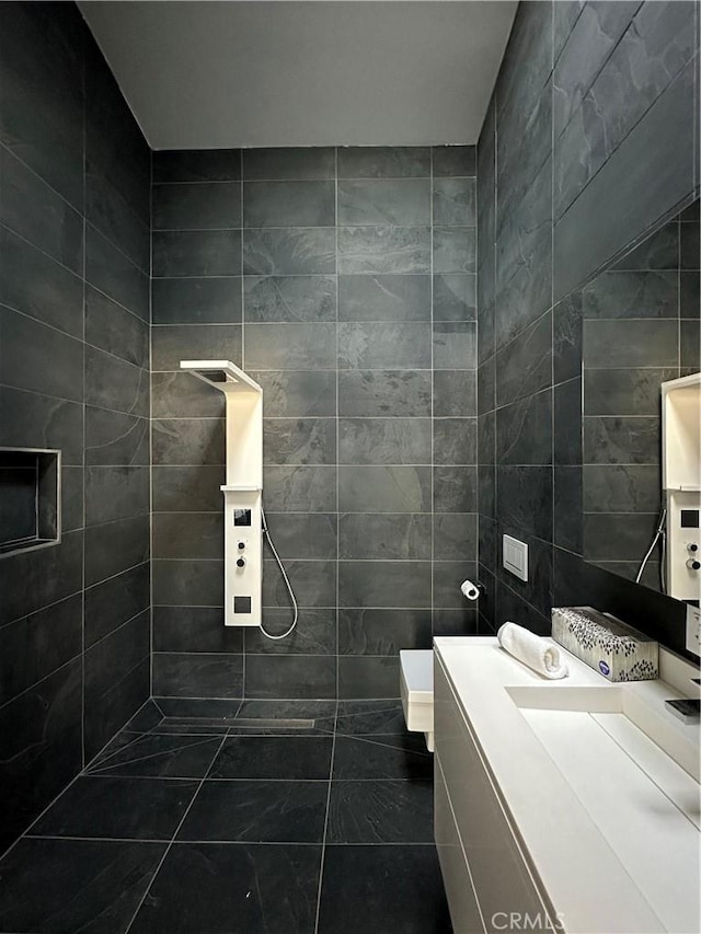60810 Cole Ln, Landers, CA 92285 - full bath with vanity, a tile shower, and tile walls