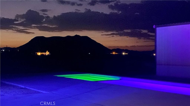 60810 Cole Ln, Landers, CA 92285 - pool at dusk featuring an in-ground hot tub and a mountain view