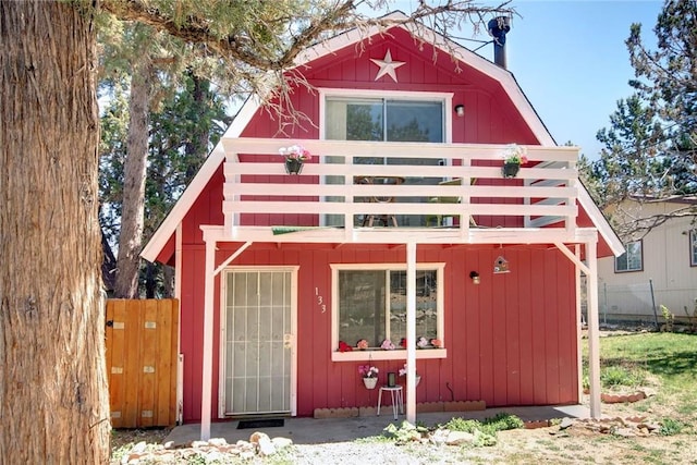 133 Holmes Ln, Sugarloaf, CA 92386 - exterior space with fence and an outbuilding