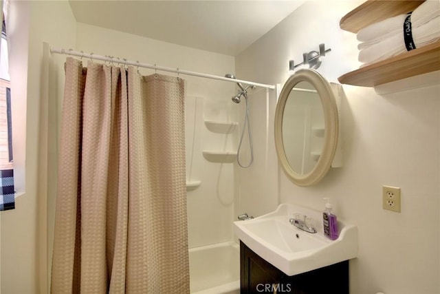 133 Holmes Ln, Sugarloaf, CA 92386 - bathroom featuring shower / bath combo and vanity