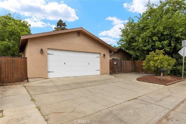 1489 Manzanita Ave, Chico, CA 95926 - garage with concrete driveway