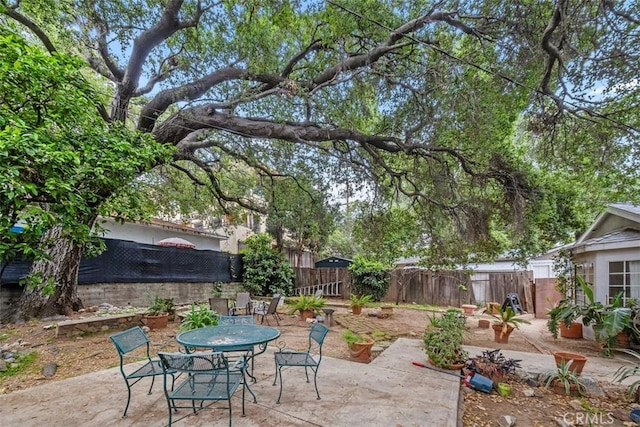 3241 Mills Ln, Crescenta, CA 91214 - fenced backyard with a patio area and outdoor dining area