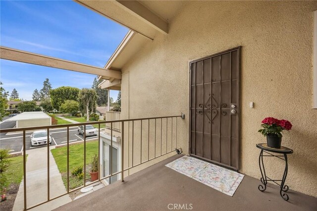 40N Calle Aragon, Laguna Woods, CA 92637 - property entrance with a balcony and stucco siding